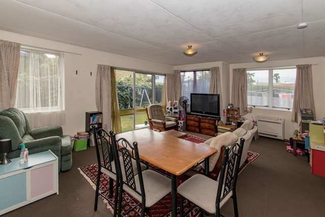 3/2 Trigg Crescent Taradale_3