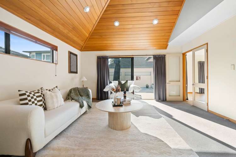 2/6 Eastern Beach Road Eastern Beach_2