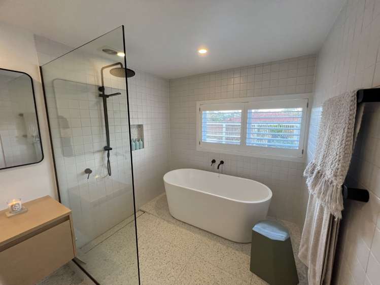 1/4 Beach Road Castor Bay_11