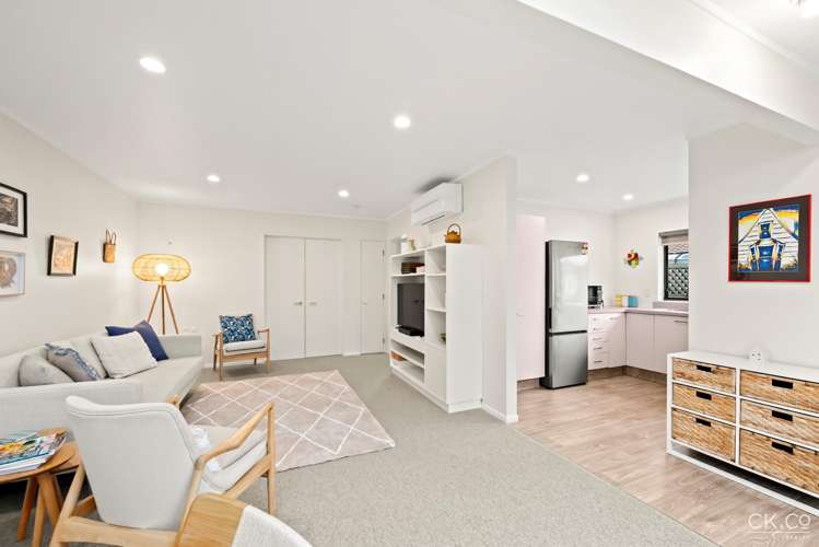 22/18 King Street Petone_2