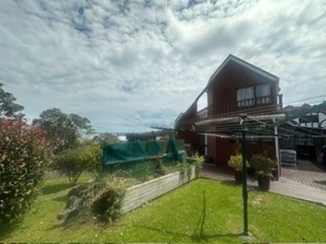 Charming Family Home in Blockhouse Bay  Rent includes lawns !!!!