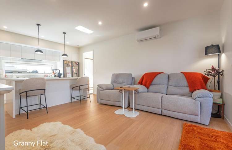 12 Roore Street Foxton Beach_12