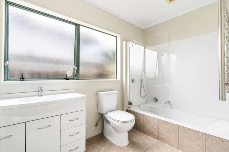 1/12 Kells Place Botany Downs_17