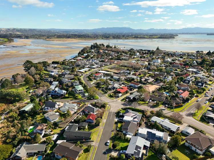 4 Sunny Bay Road Matua_30