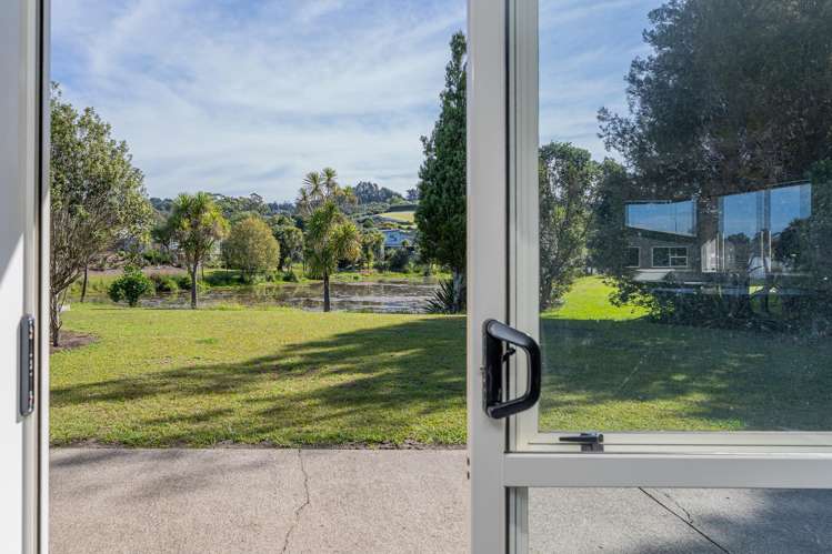 33 Hawk Hill Crescent Cooks Beach_11