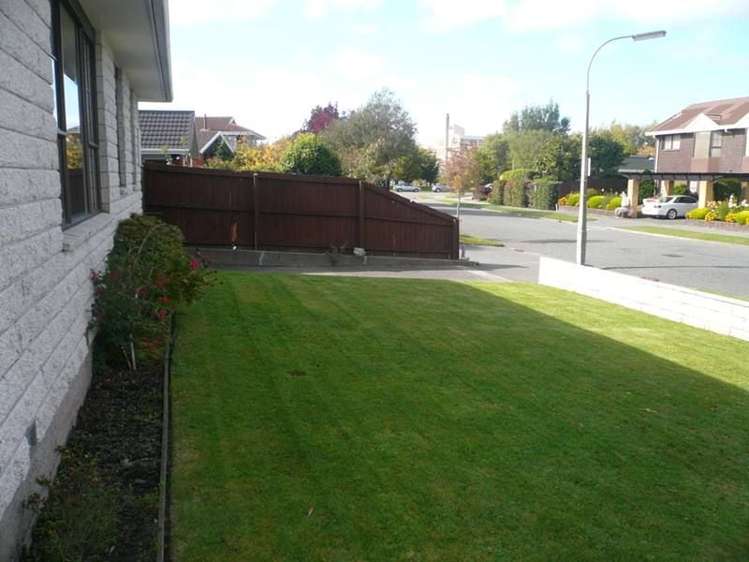 1/10 Montclare Avenue Ilam_14