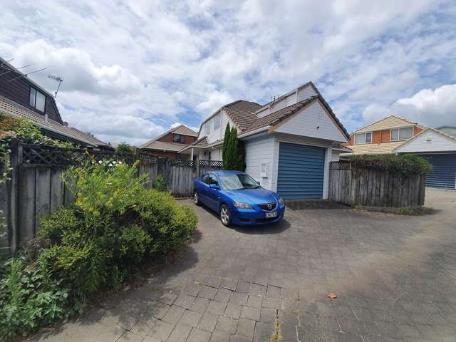 3 Bedroom House in Central Auckland Suburb!