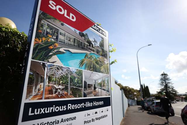 ‘Flashing warning signs’: NZ’s housing market gets a global drubbing