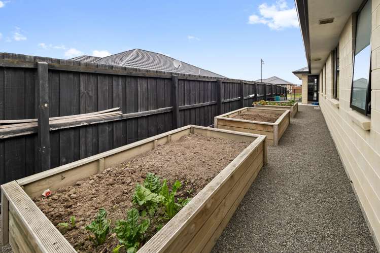 23 Redhaven Rise Netherby_32