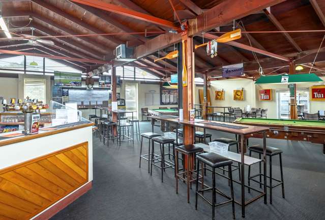 Empire Hotel, 37 Johnston St Featherston_4