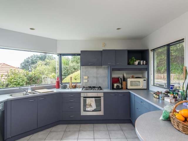 75 Kakariki Grove Waikanae_2