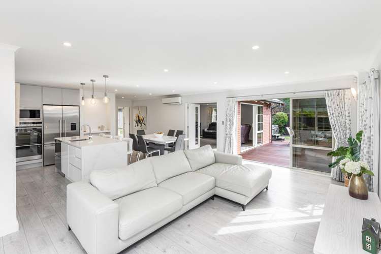 9 Strathmore Gardens Burwood_14