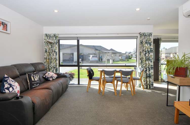 37 Ashmore Park Road Carterton_10