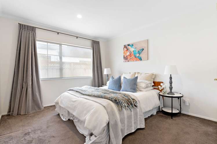37 Panapa Drive St Johns Park_12