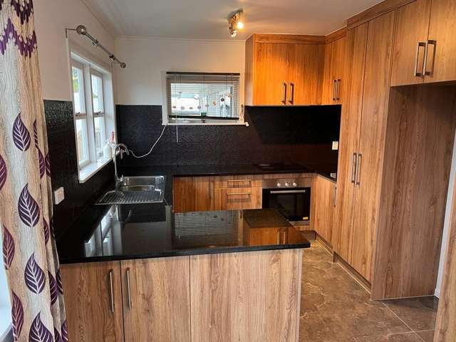 Front/232A Sunset Road Windsor Park_4