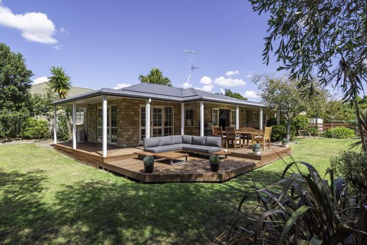 26 Bernie Edwards Place Botany Downs_17