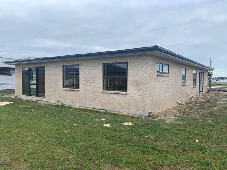 184 Faringdon Boulevard Rolleston_1