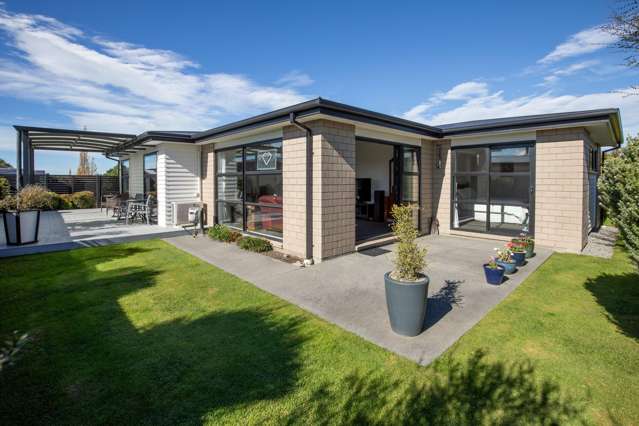 EXCEPTIONAL HOME - SUN, PRIVACY AND LOCATION