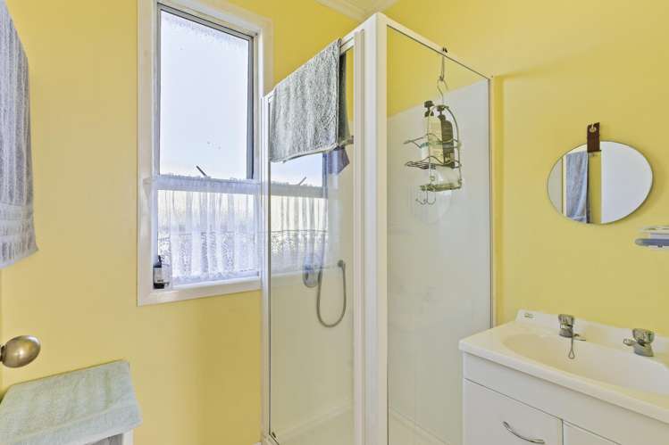 11a Queen Street Waitara_13