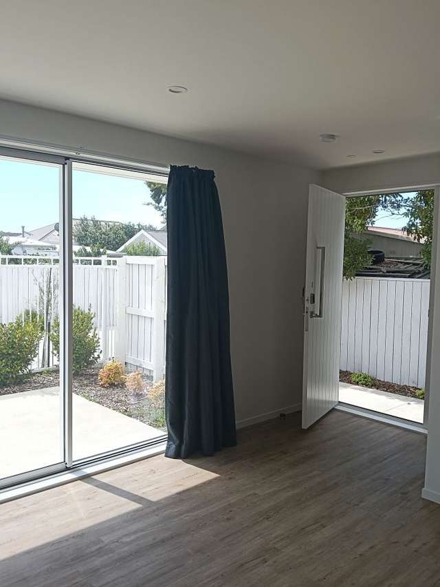 8/24 Dampier Street Woolston_4