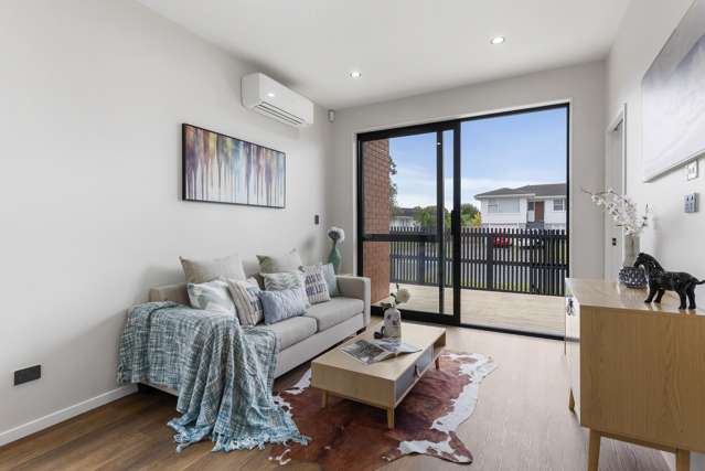 1/121 Reeves Road Pakuranga Heights_4