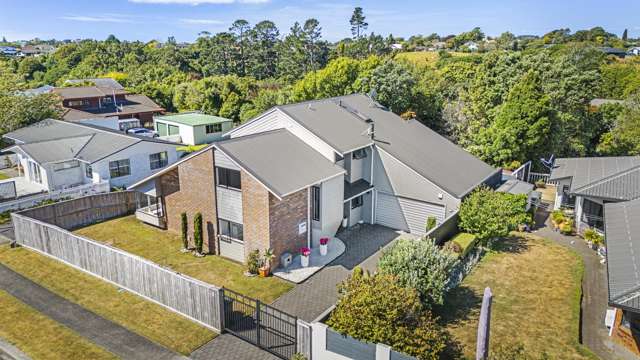 Spacious Family Living - Vendors Relocating!