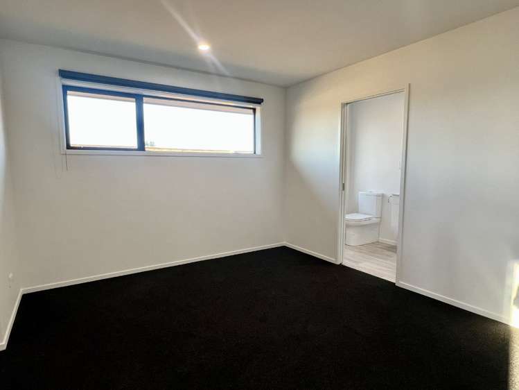4 Angie Lane 11103_4