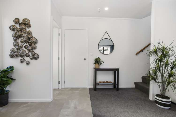 3/20 Gossamer Drive Pakuranga Heights_3