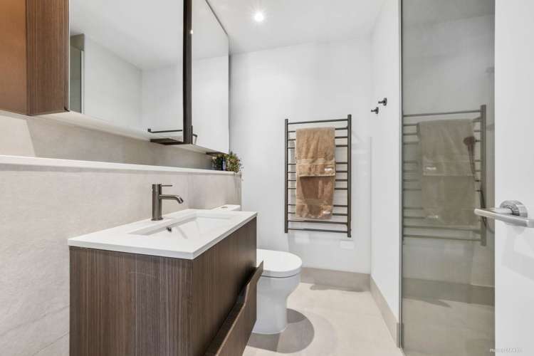 806/10 Commerce Street City Centre_10