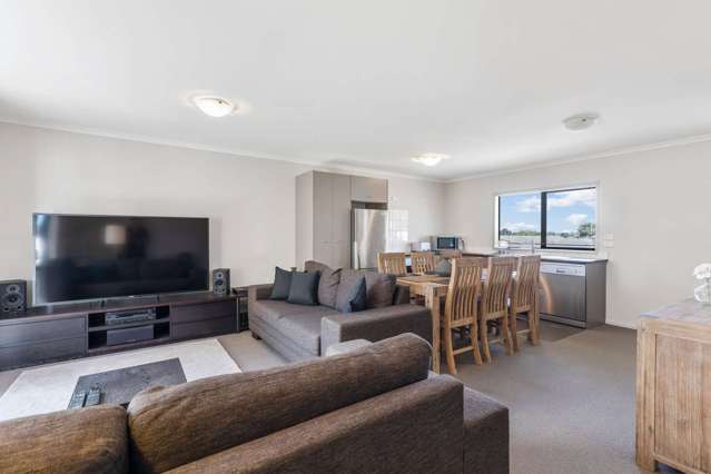 203/172 Mcleod Road Te Atatu South_2