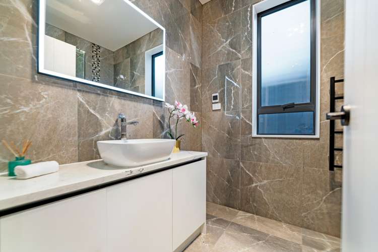 11 Castlebane Drive Flat Bush_18