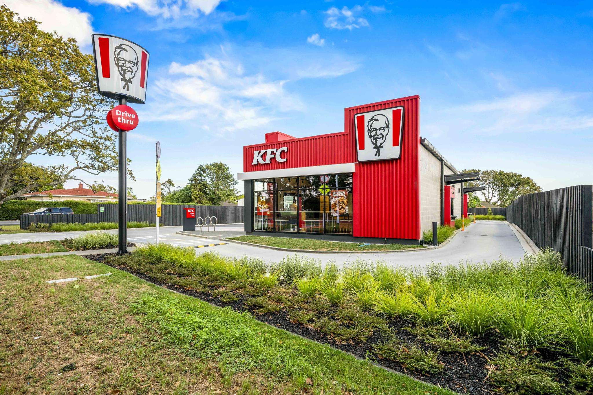 Prime combo of new building, long-term lease