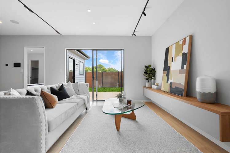 18 & 20 Furlough Road Opaheke_4