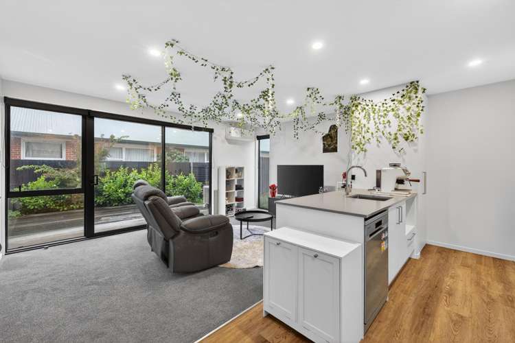 2/406 Armagh Street Linwood_6