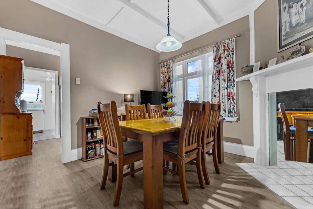 152 White Swan Road_1