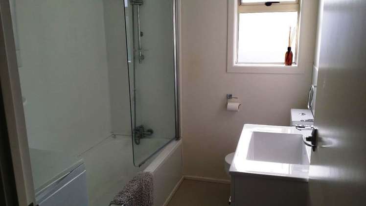 13 Glenfern Road Mellons Bay_8