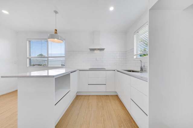 48 Childers Road Ranui_3