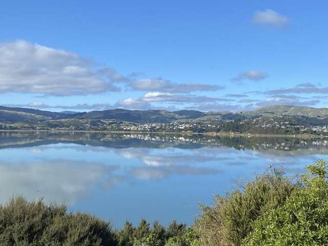 ARCHITECTURAL ELEGANCE & VAST VIEWS – RV$1.7M
