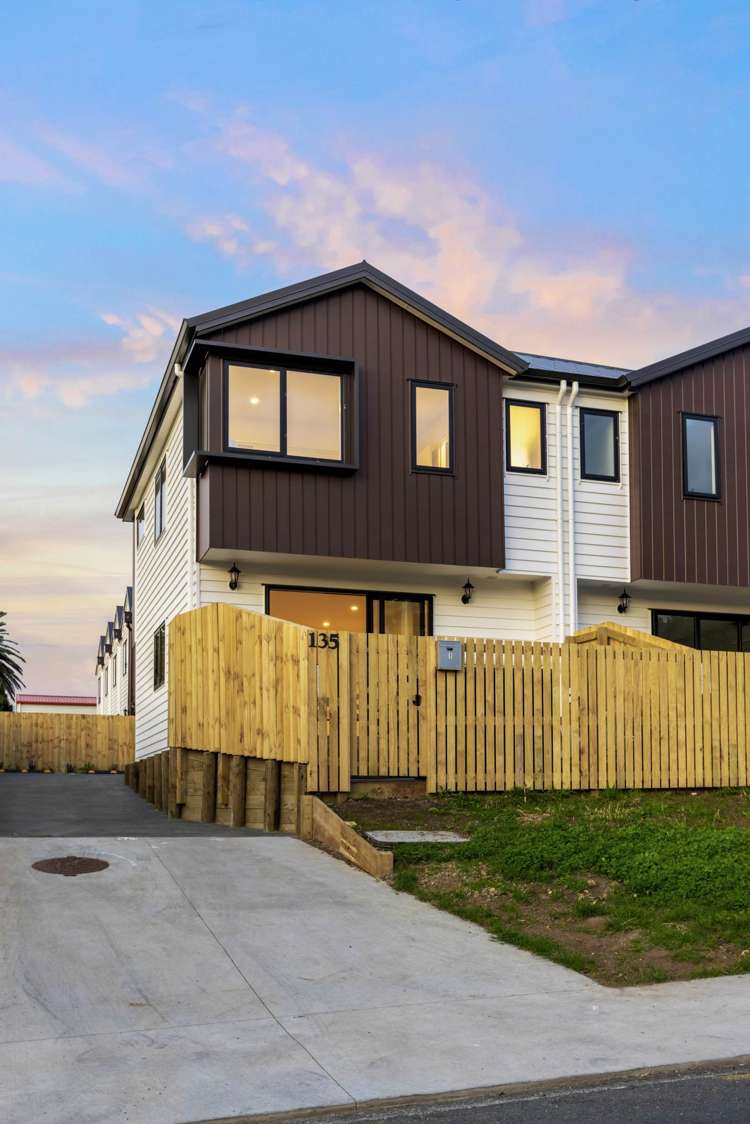 2/135 Lancaster Road_0