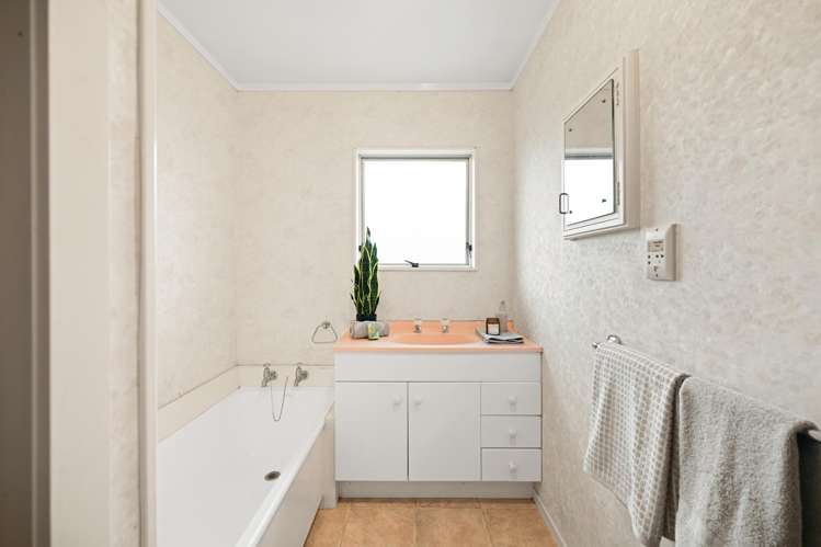 15 Bains Avenue Hamilton East_15