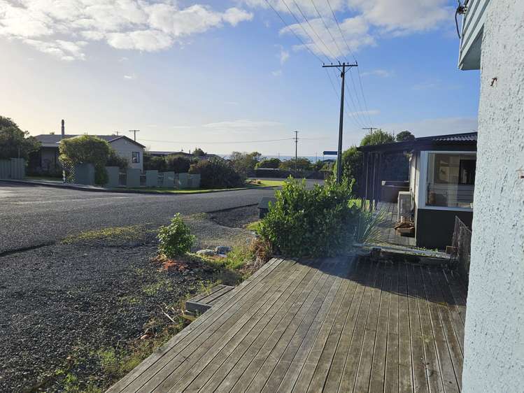 7 Kowhai Street Kaka Point_12
