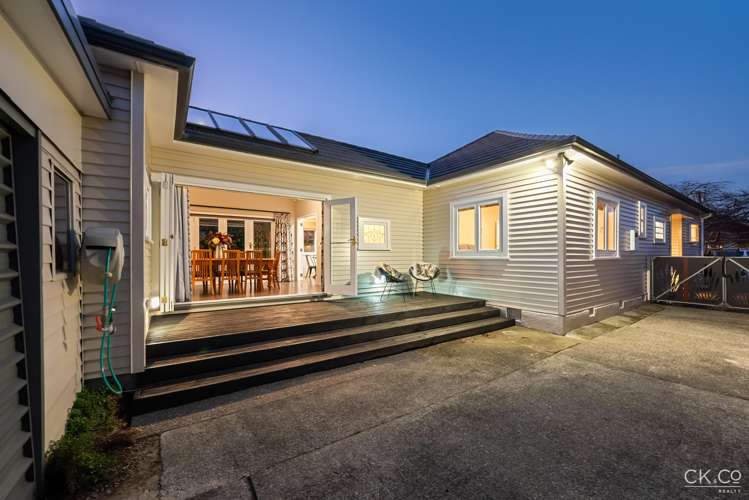 7 Anderson Grove Epuni_24