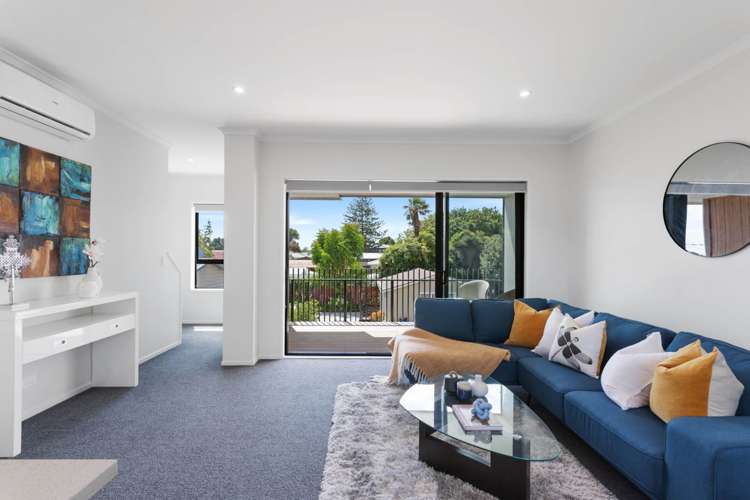 7/5 Peachgrove Road Te Atatu Peninsula_1