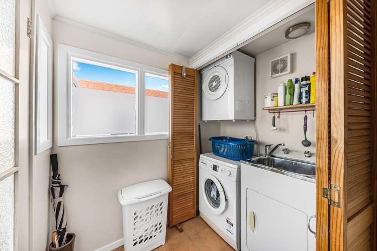 8 Invermay Avenue Mount Roskill_15