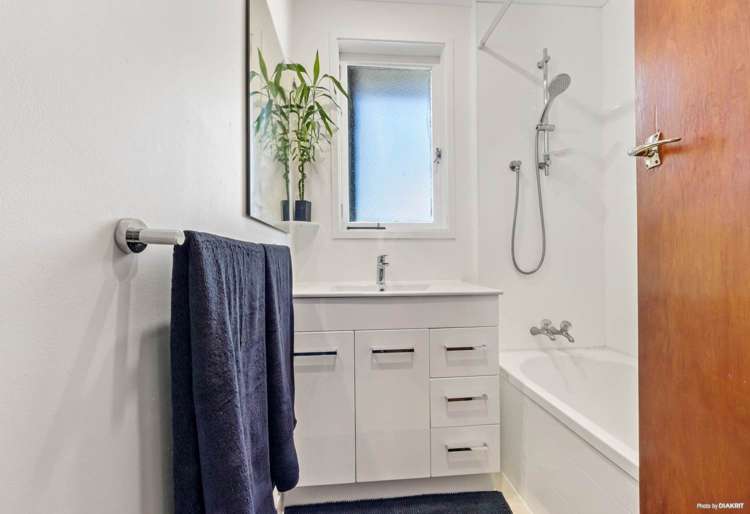 90 Cobham Crescent Kelston_8