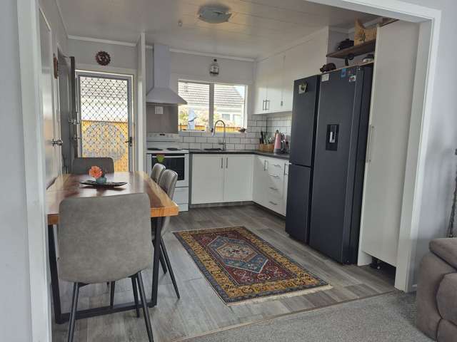 2/9 Whitley Avenue Ebdentown_1