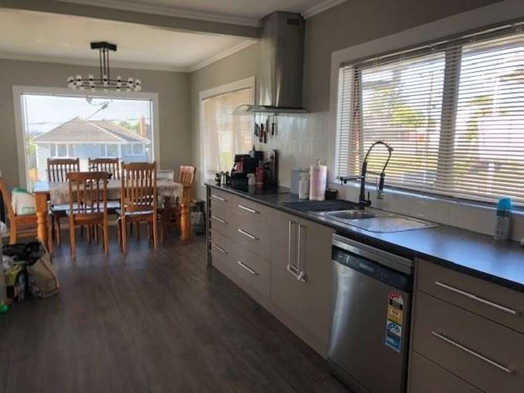 14 School Road Te Atatu South_12