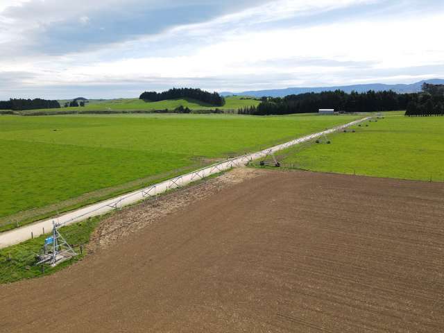 Impressive self contained dairy farm - 417 ha