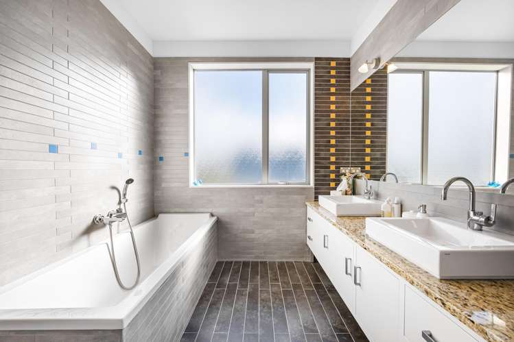 127 Beach Road Castor Bay_15