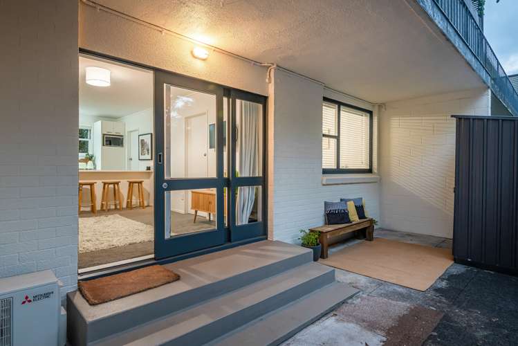 2/69a Landscape Road Mount Eden_2